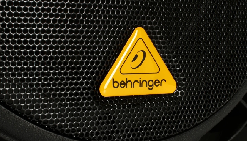 Конструкция корпуса Eurolive B215D 